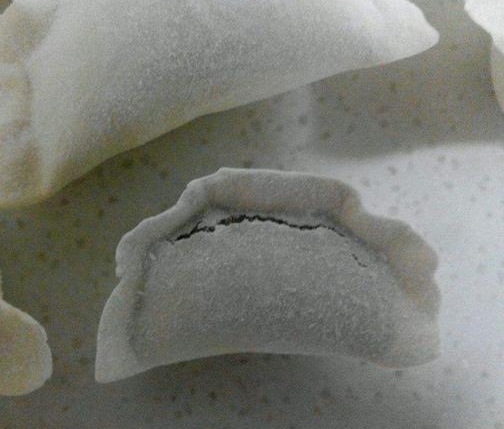 餃子機做出來的餃子一凍就裂，怎么回事？